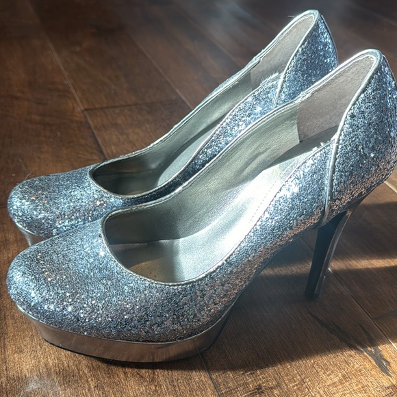 Guess silver sparkle stiletto round toe platform size 7.5 dressy shoes - Picture 2 of 6